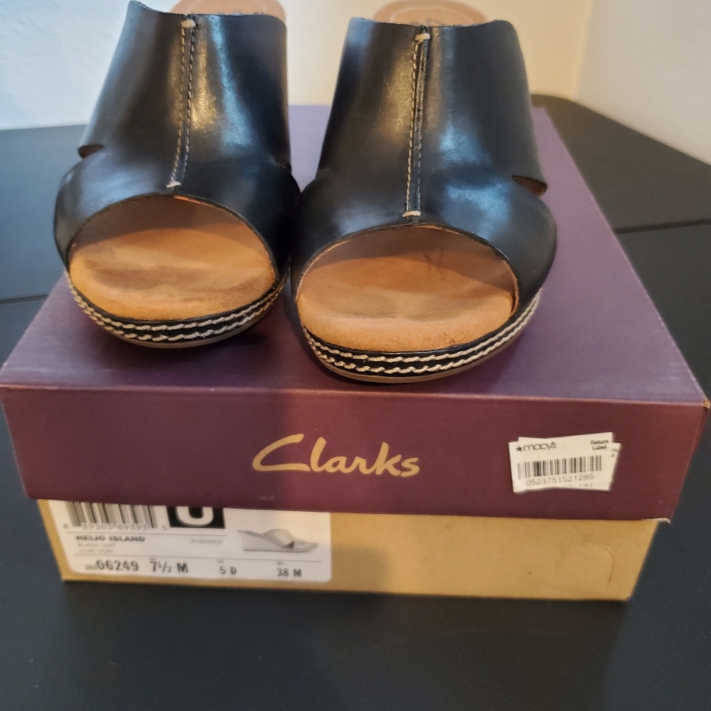 Clarks Helio Island Black Leat shoe Size 7 1/2 M.